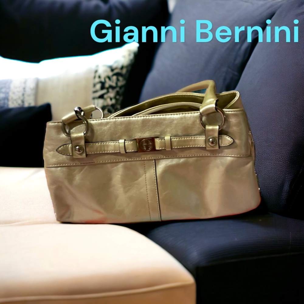 Giani Bernini faux leather cream double handle handbag zip/snap closure